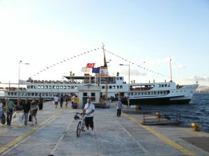 Enisk- Travel İstanbul by bike -Sehirici Hatlari Boat
